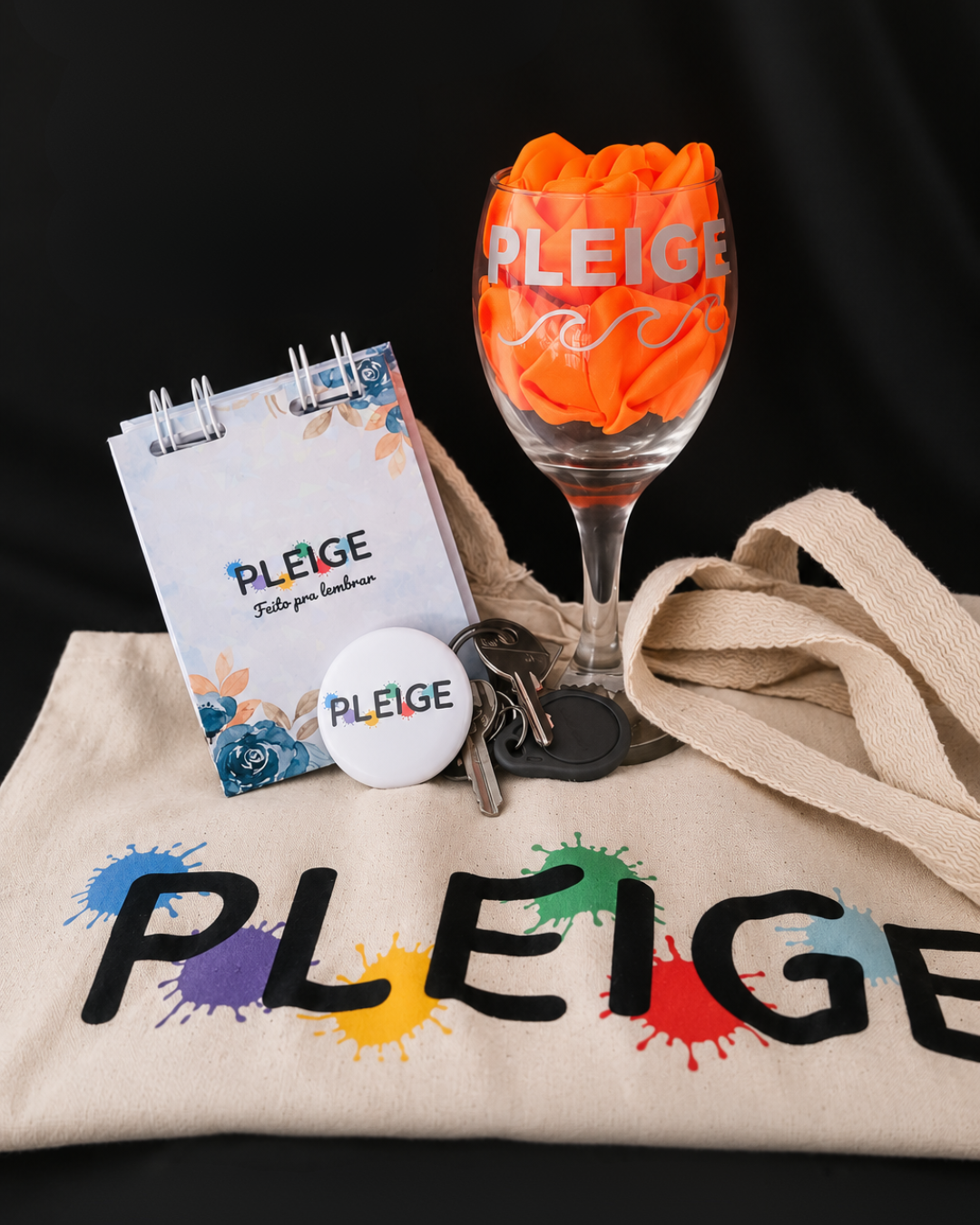 Kit empresarial personalizado com ecobag, bloco, botton e chaveiros
